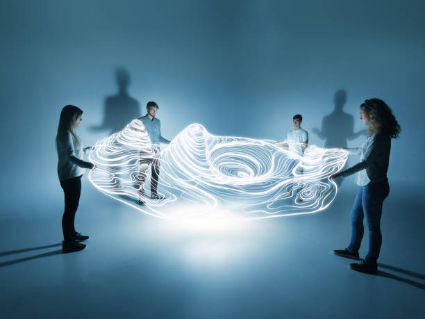 4 young people holding a lighttrace landscape, white lighttrace -connecting the group